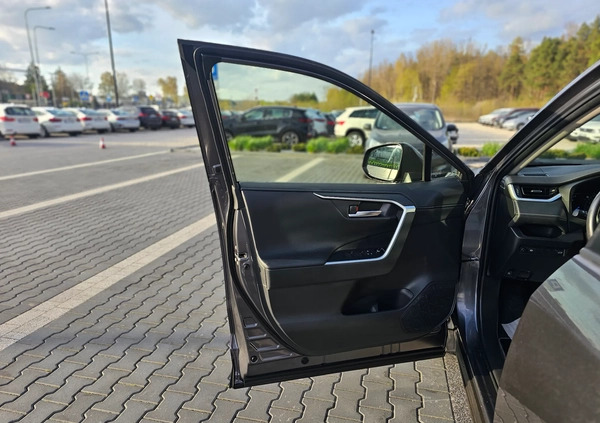 Toyota RAV4 cena 93900 przebieg: 178992, rok produkcji 2019 z Szlichtyngowa małe 742